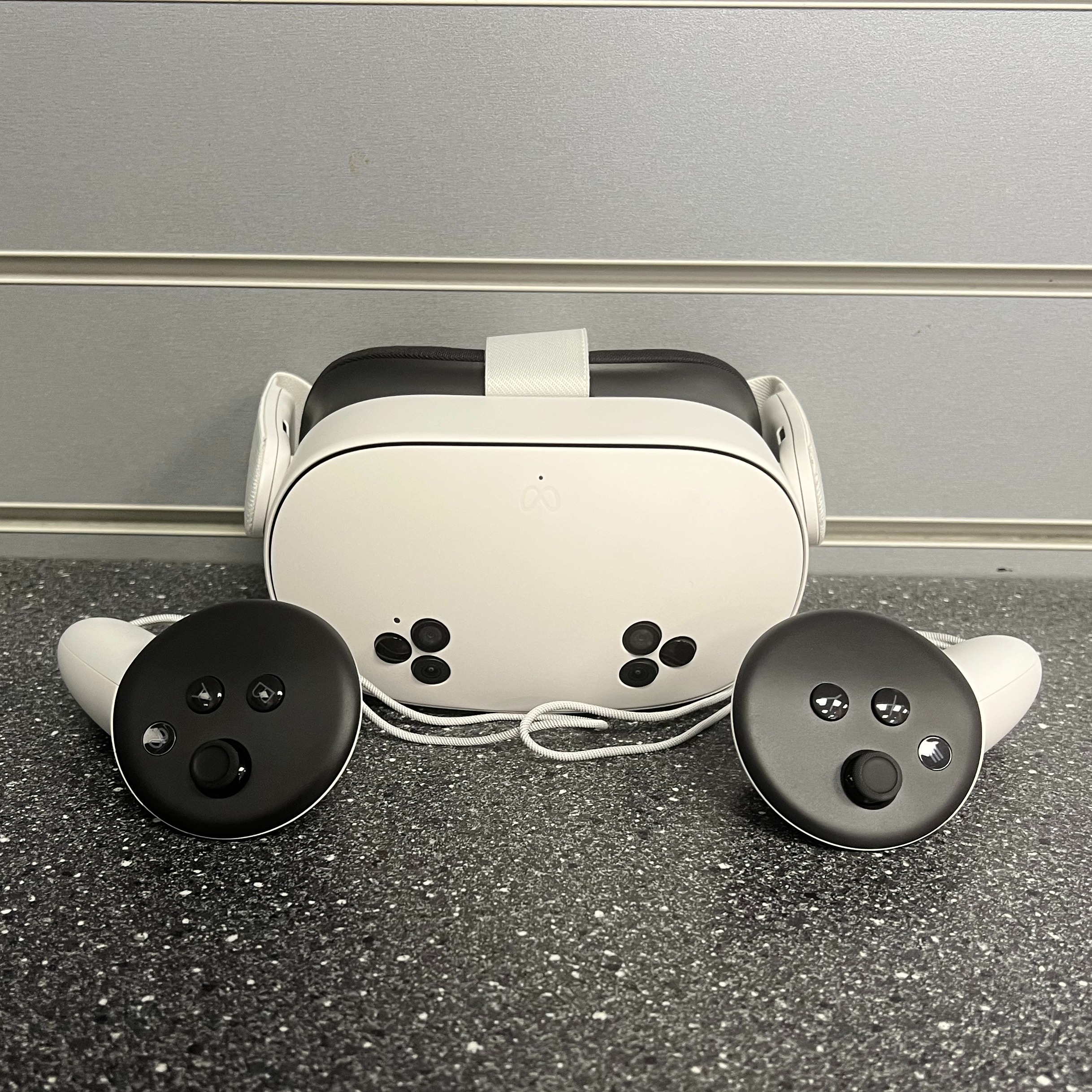 Pre-owned META QUEST 3S VR HEADSET - 128GB WITH CARRY CASE - Own4Less